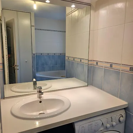 Et Sdb Privee Dans Maison Проживание в семье Леоньян